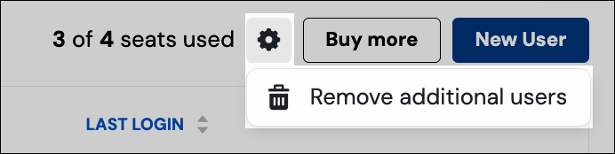 Screenshot mit den Schritten, die zum Starten des Entfernungsprozesses ausgeführt werden müssen. Es gibt ein Zahnrad-Symbol und einen Button "Zusätzliche Benutzer entfernen", über die Sie zum nächsten Bildschirm des Vorgangs gelangen. 